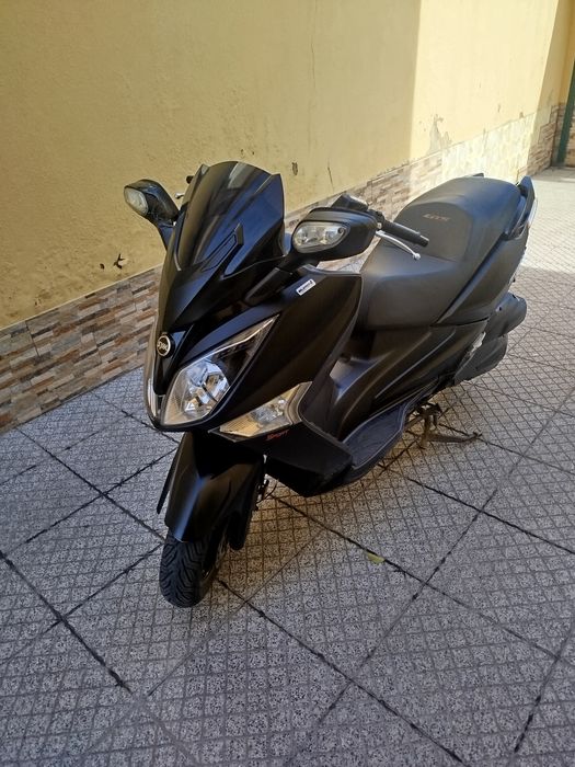 SYM GTS Sport 125
para 2 capacetes debaixo do banc