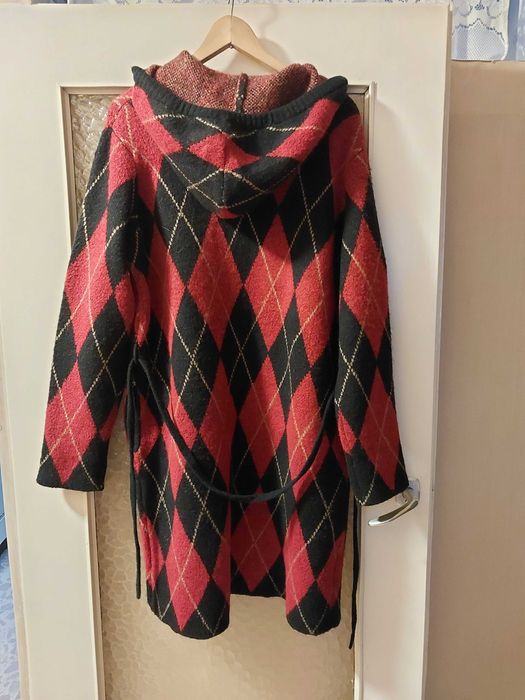 Sweter damski z kapturem