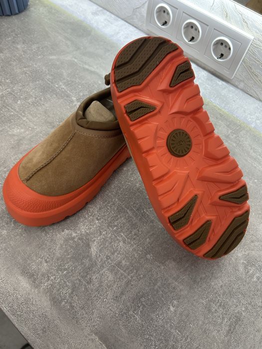 Ugg з яскравою підошвою