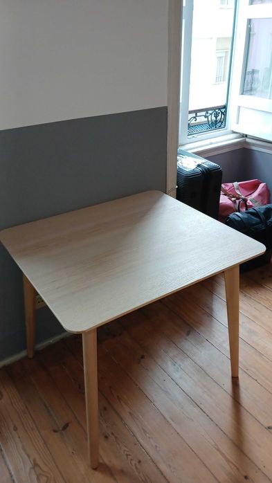 MESA - Conjunto mesa e cadeira de madeira
