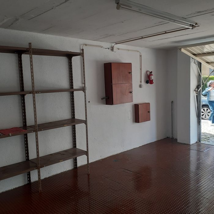 Garagem em alfragide  500m do IKEA com saida direta para a rua