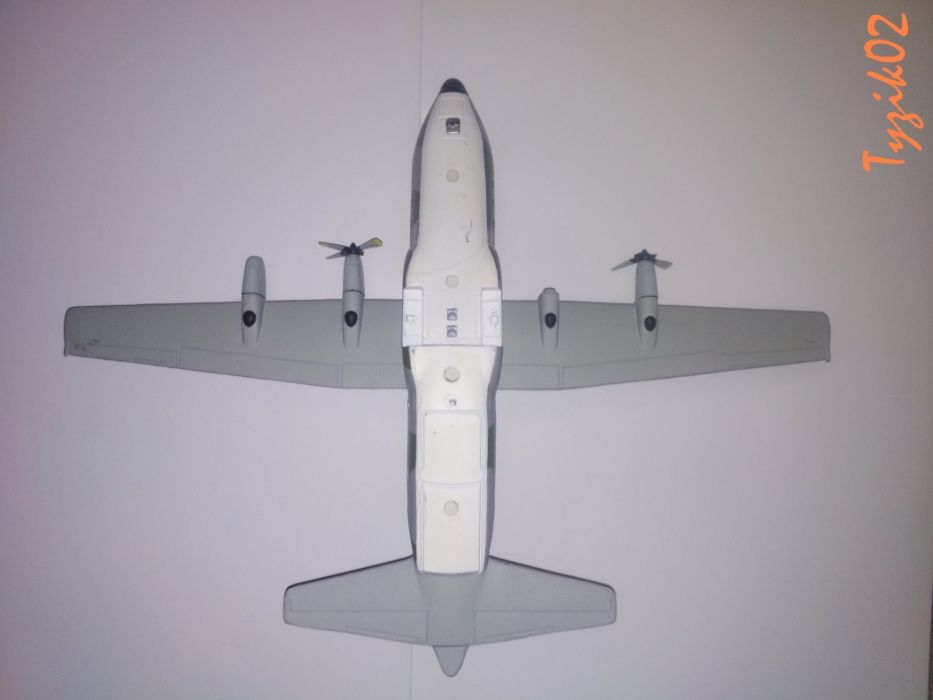 Модель самолета C-130 Hercules/модель C-130 «Геркулес»