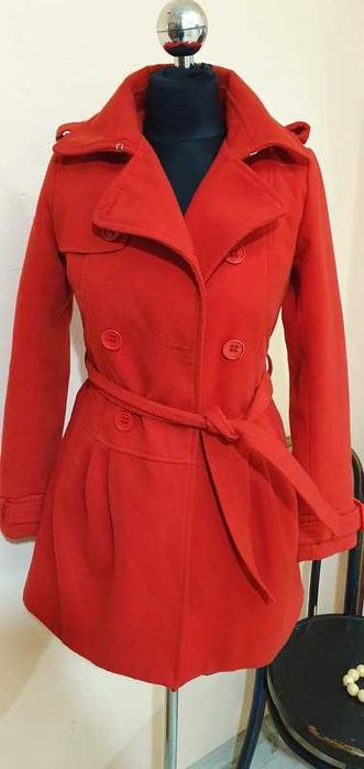 Płaszczyk na wiosnę Orus S czerwony z paskiem