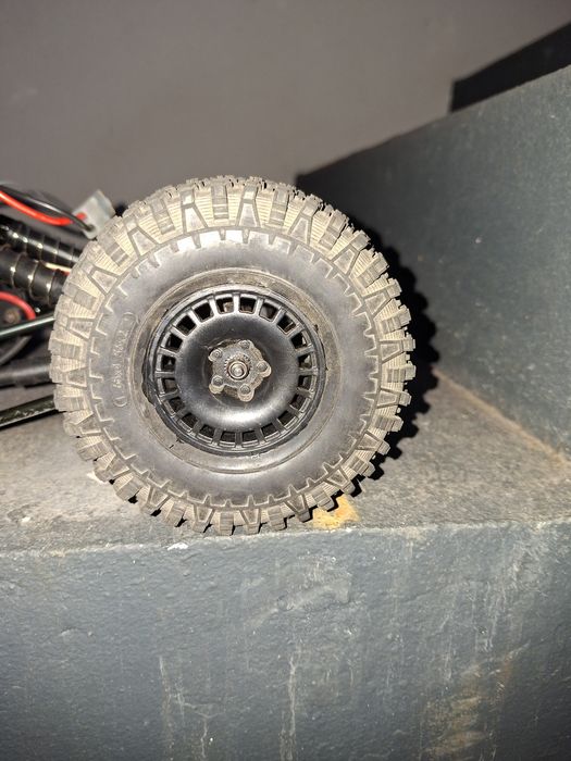 Vendo 4 pneus com jantes 1.65x4.56x2.2