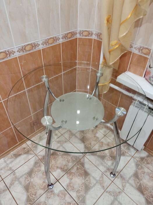Стіл скляний круглий