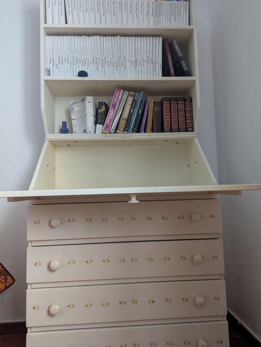 Secretária antiga de madeira maciça pintada à mão