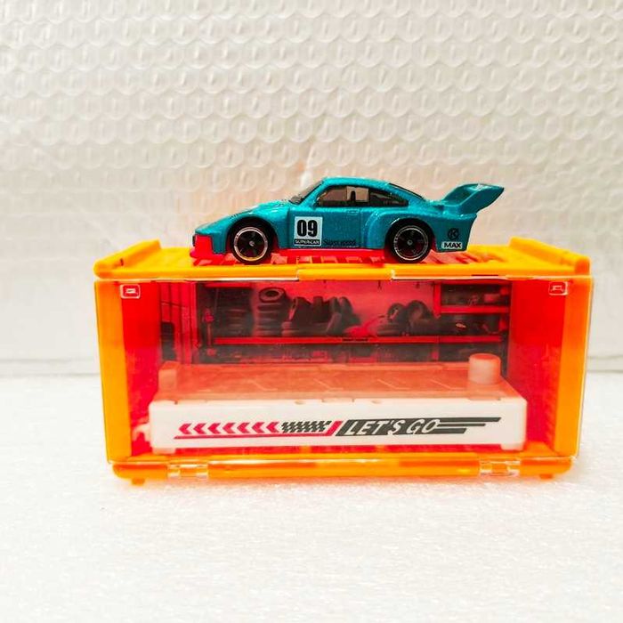 Miniatura réplica de Porsche 935 com contentor desmontável