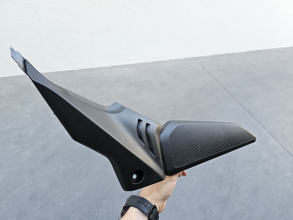 CB650R Plástico Lateral Direito