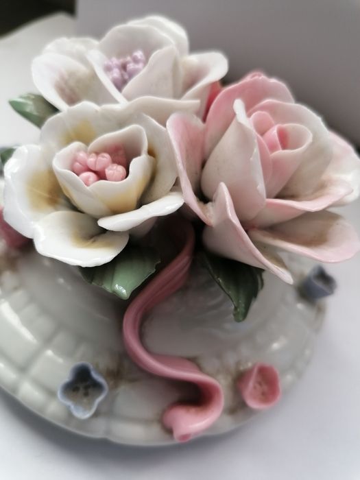 Puzderko, bombonierka, porcelana