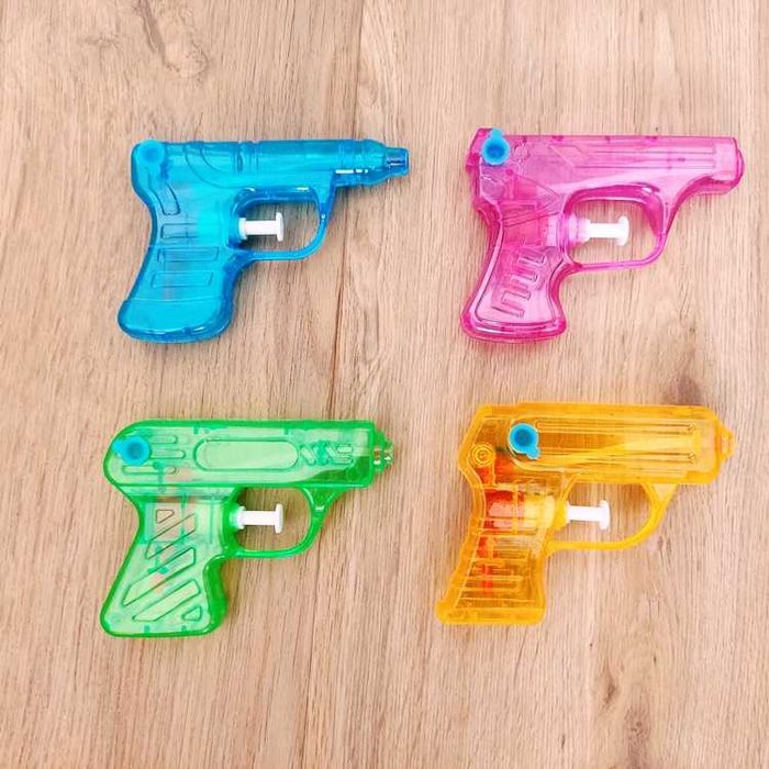 Bisnagas de água em plástico