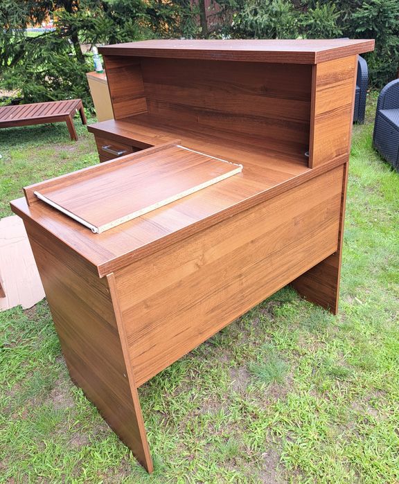 Narożne biurko z nadstawką, ladą, biurko - recepcja