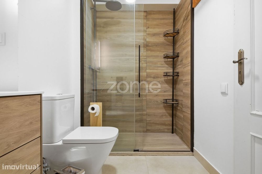 T2 remodelado com 108 m² em Carnaxide, junto à Escola Secundária