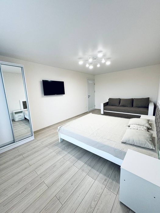 Подобова оренда сучасної 2-ох кімнатної квартири навпроти басейну