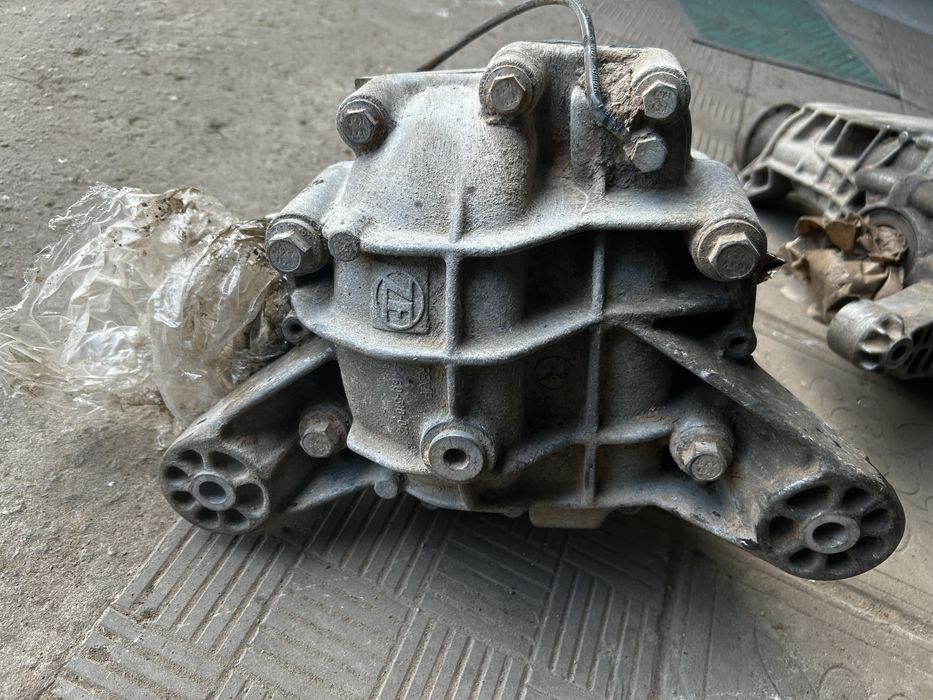 Передній та задній редуктор Мерседес мл 163 2.7 дизель 2000 Mersedes Ml163 2.7diesel