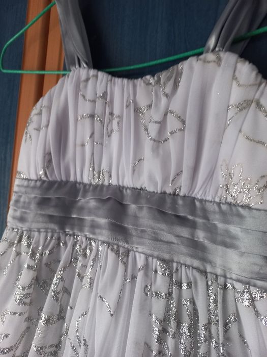 Святкова сукня для дівчинки.