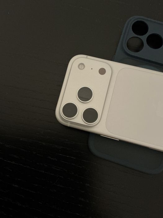 Iphone 17pro prata imaculado