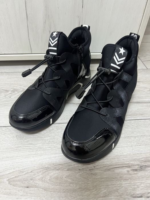 Продам ботинки.