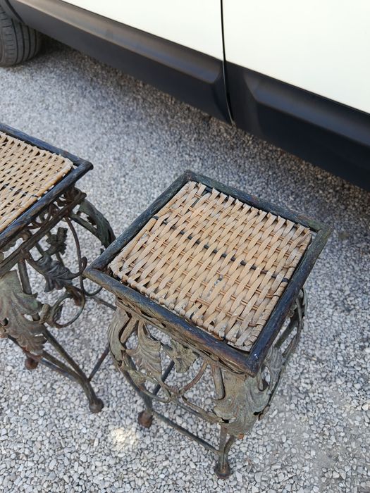 Duas Floreiras antigas em ferro trabalhado