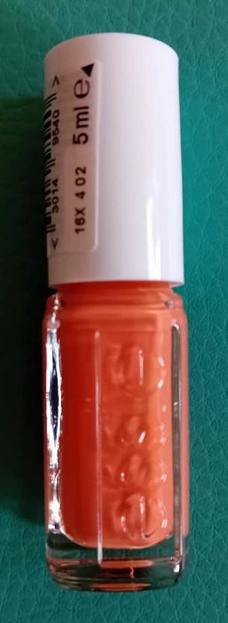 Essie - lakier do paznokci klasyczny, 5ml (824 Frilly Lilies)