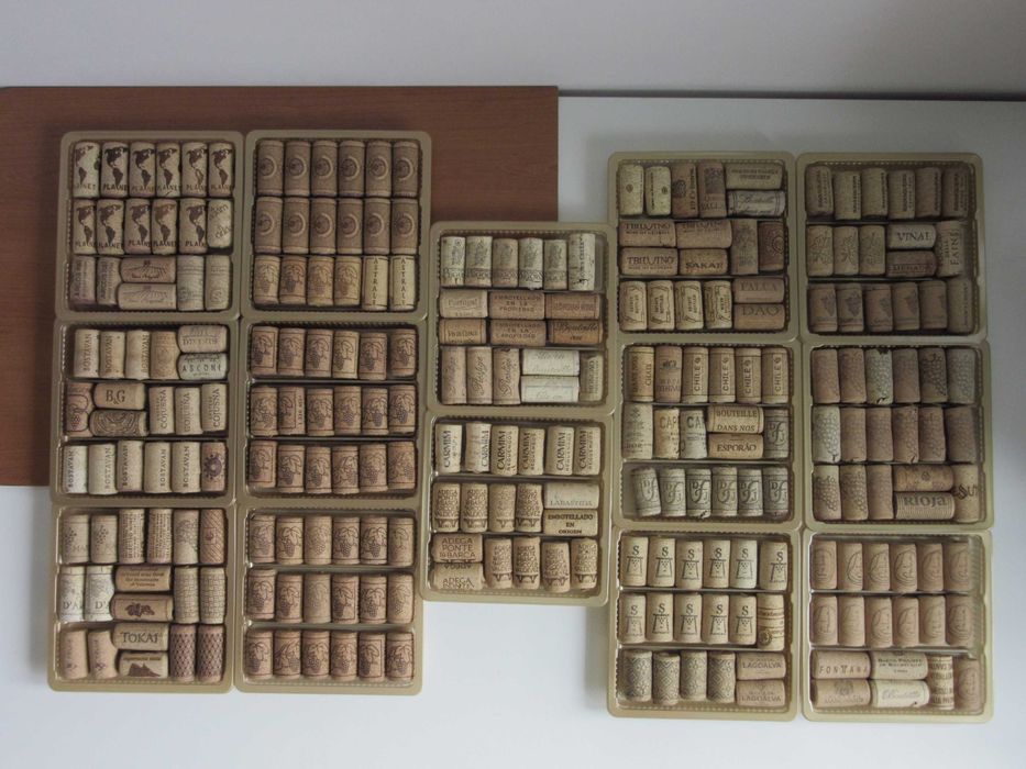 Korki z butelek - 252 sztuki .