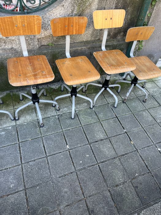 Cadeira industrial ajustável