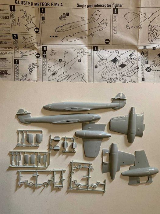 Сборная модель самолета Gloster Meteor F. Mk.4