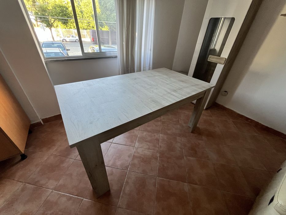 Conjunto Mesa e Cadeiras