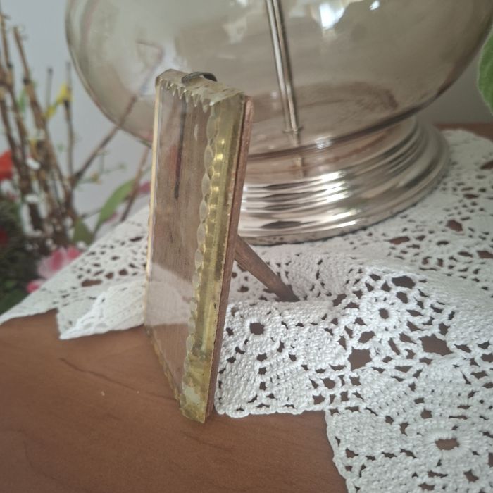 Ma ramka z grubym frezowanym szkłem