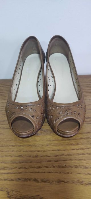 Sapatos em pele, Peep Toe