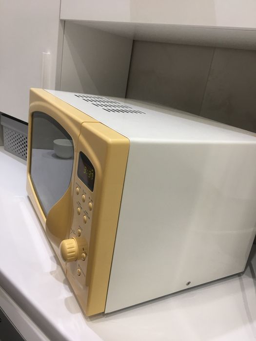 Мікрохвильова піч Lifetec LT8023,б/в