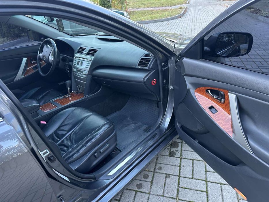 Продаю Hyundai Accent у дуже хорошому технічному та візуальному стані. Авто повністю обслужене, охайне й економне — ідеально підходить для міста та щоденних поїздок.
Двигун 1.4 бензин працює рівно, масла не бере.
Автоматична коробка перемикає плавно, без ривків.
Підвіска доглянута — нічого не стукає.
Кузов рівний, без іржі.
Салон чистий та охайний, нічого не потерте.
Авто готове до поїздок, вкладень не потребує.
Документи в порядку, повністю прозора історія.
Торг біля авто.