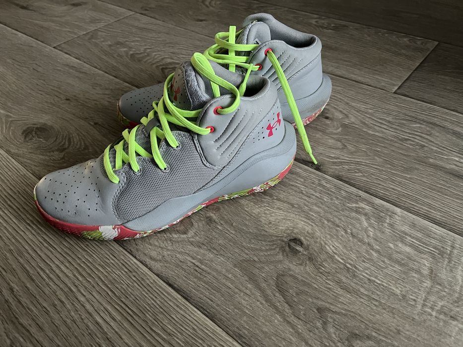 Крутые кроссовки under armour супер
