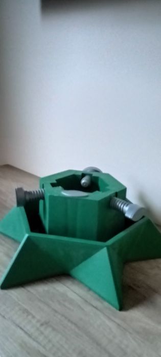 Stojak na choinkę z pojemnikiem na wodę