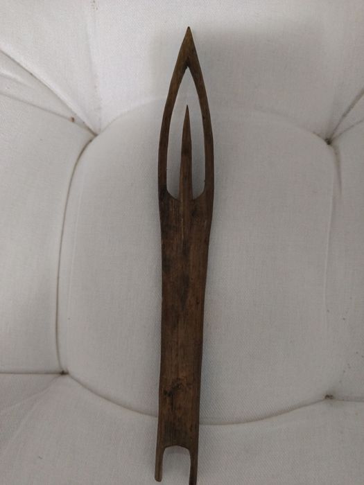 Agulha,cozer,redes de pesca,e ,artesanato.