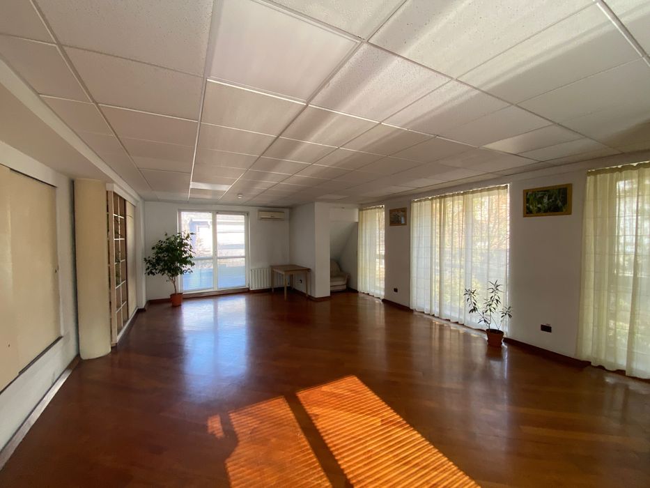 Продам Коммерческое здание в центре 1280м , с землей