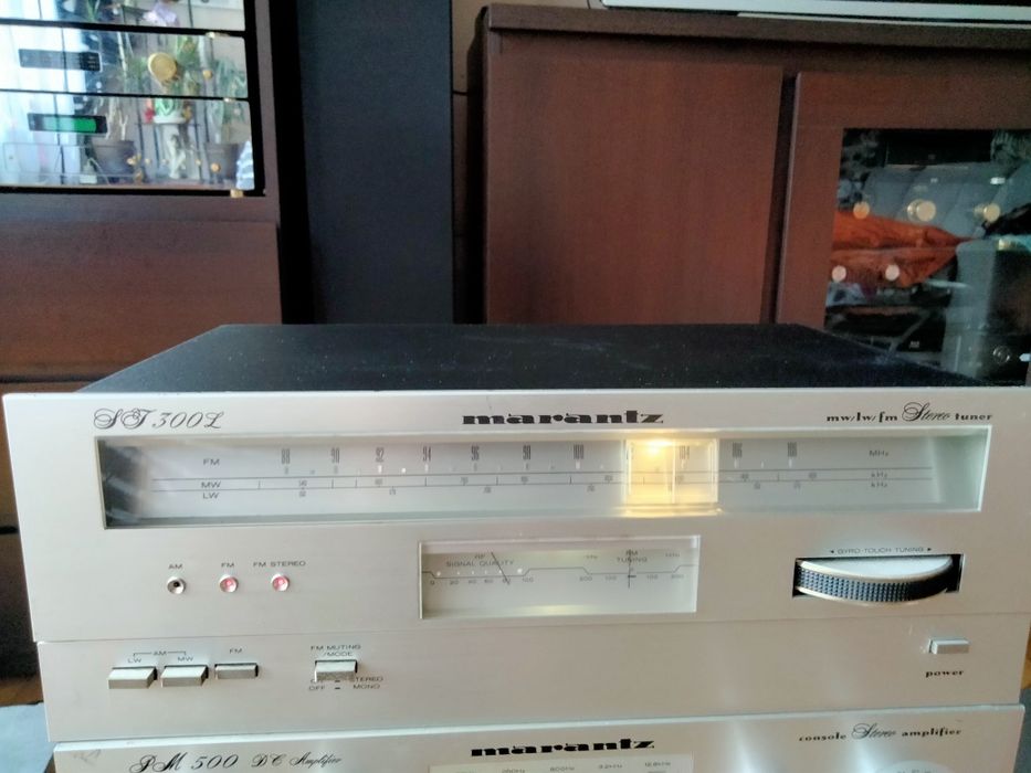 Klasyczny Tuner FM/AM/LW Marantz ST300L wyposażony w funkcję strojenia Gyro Touch. Sprawny .