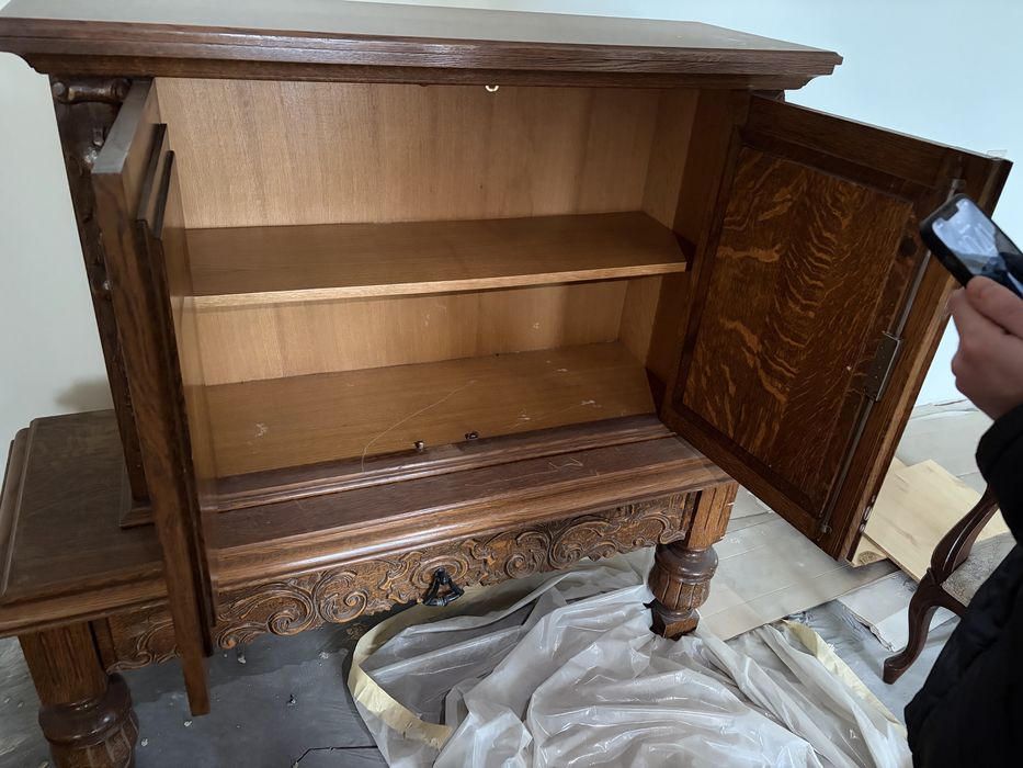 Антикварний буфет