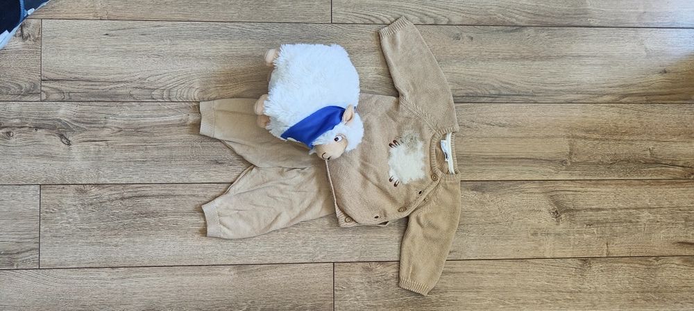Zestaw sweter + spodenki rozm. 68