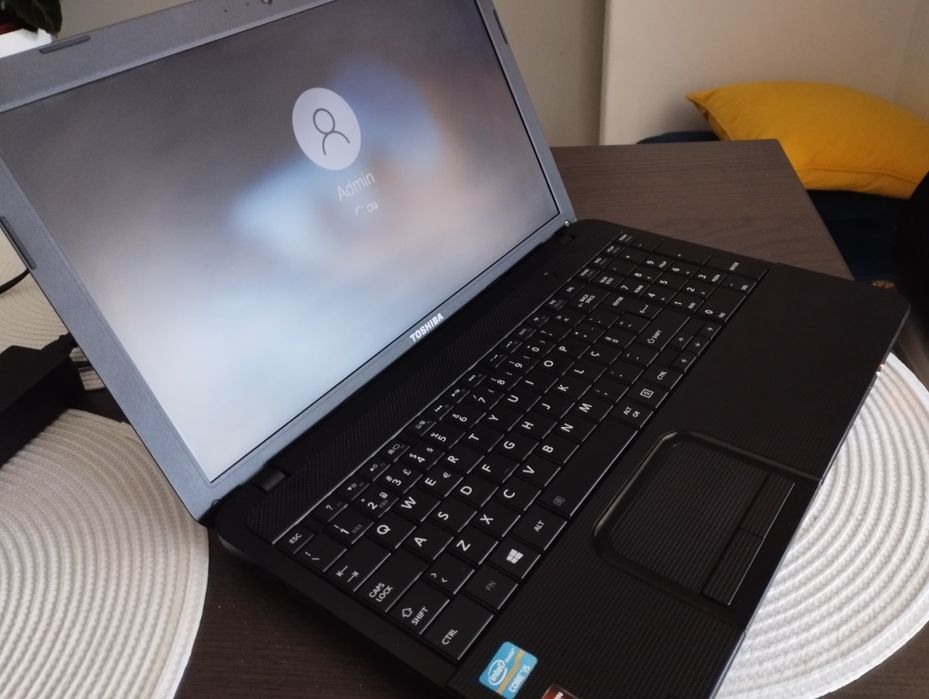 Portátil Toshiba Satellite Pro C850