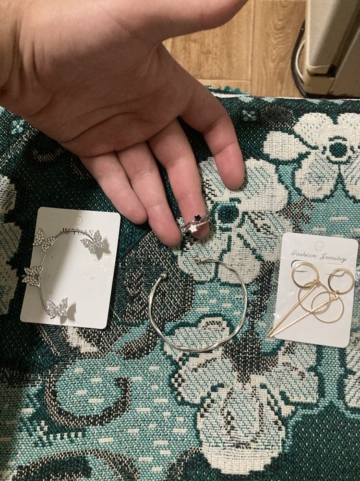 Продам біжутерію комплектом