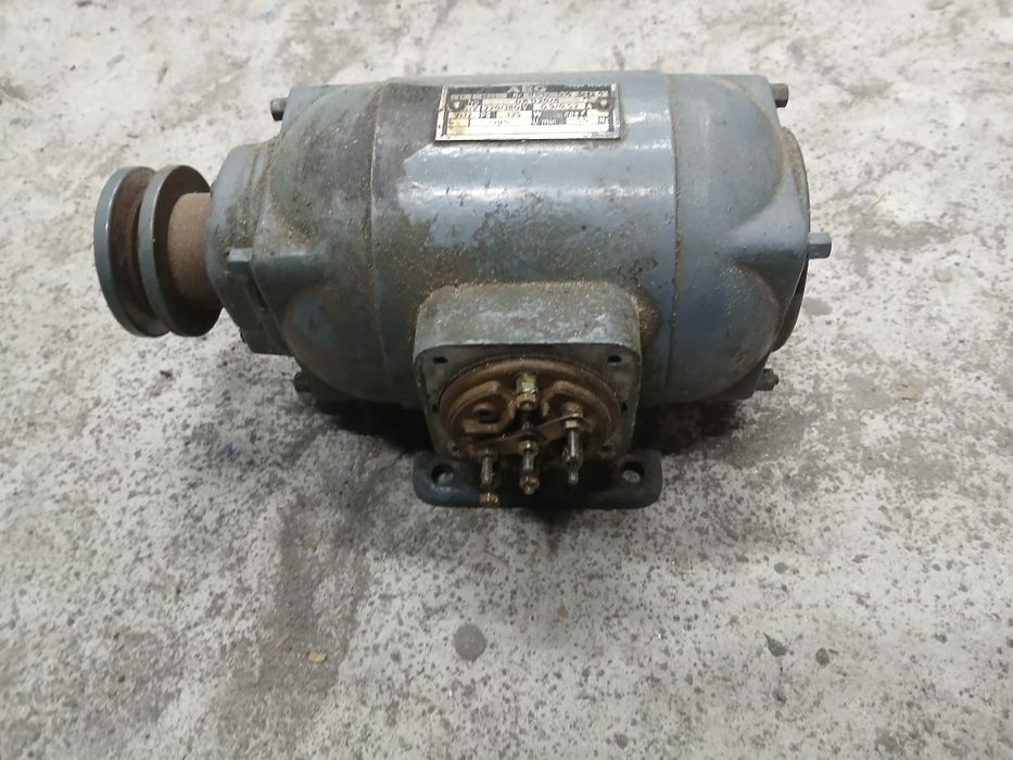 Silnik elektryczny AEG model DA020/4 zasilanie 230/380