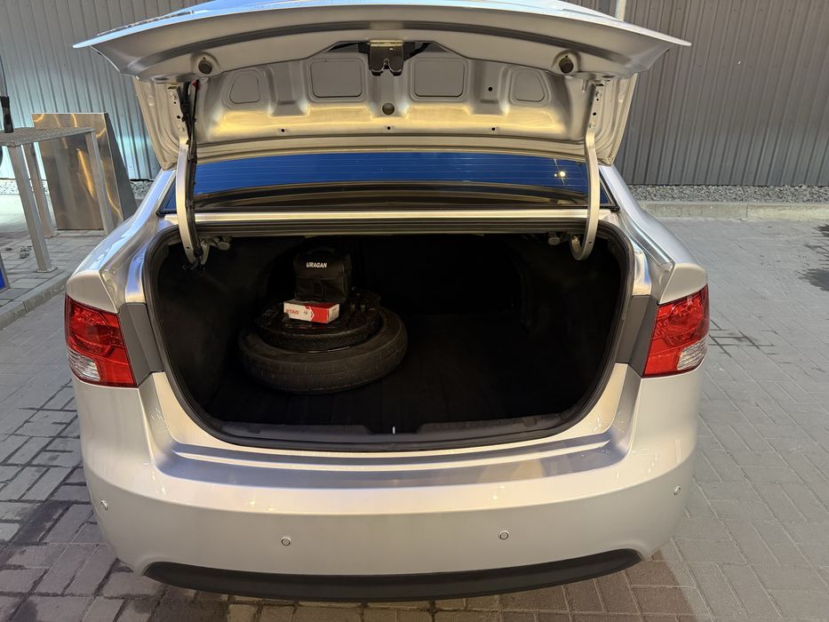 Kia Cerato 2012 • 1.6 газ/бензин, Рідний пробіг 118 тис. км.