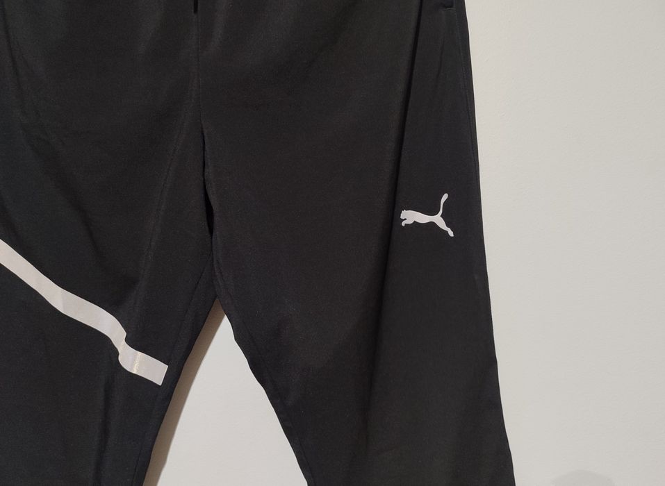 Czarne materiałowe spodnie sportowe puma M