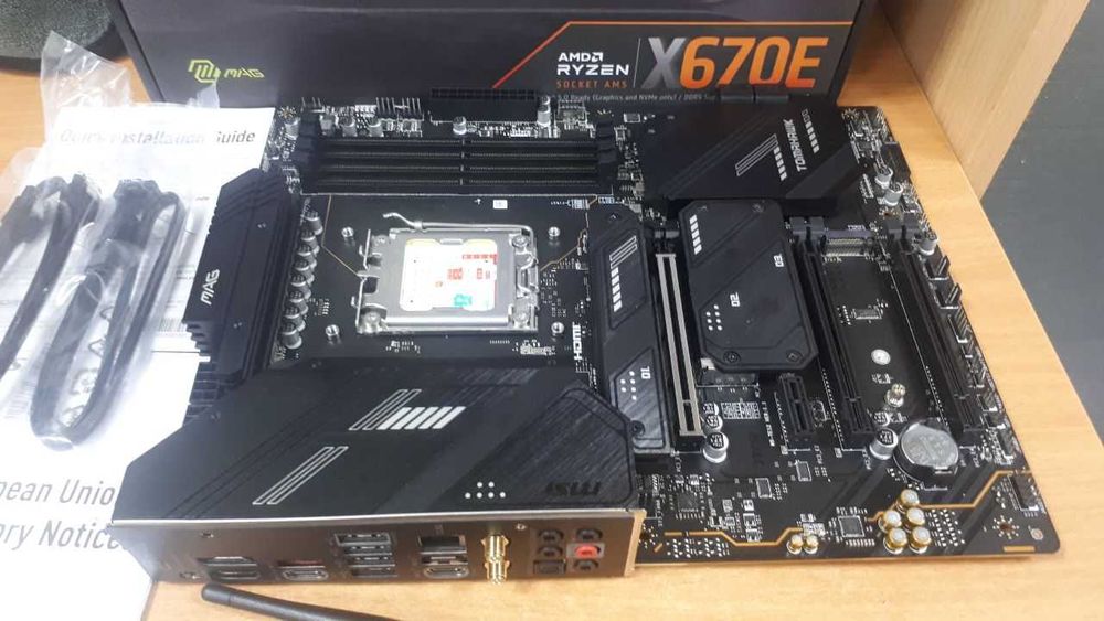 Материнська плата MSI MAG X670E TOMAHAWK WIFI