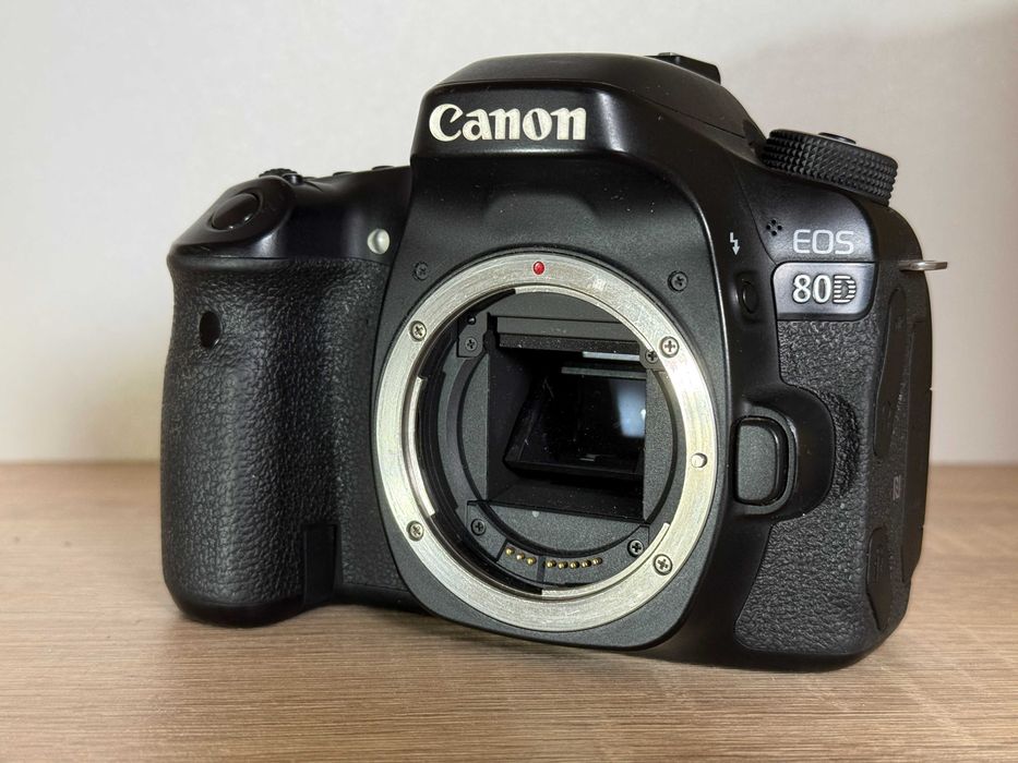 Canon EOS 80D body