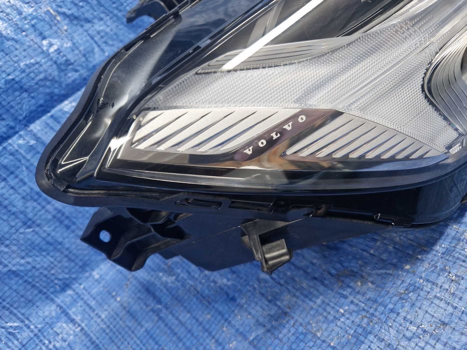 Volvo XC60 II lampa reflektor Prawa Full LED  Oryginał Idealna Europa