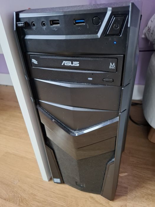 Komputer stacjonarny kompletny , monitor , głośnik,  klawiatura, mysz