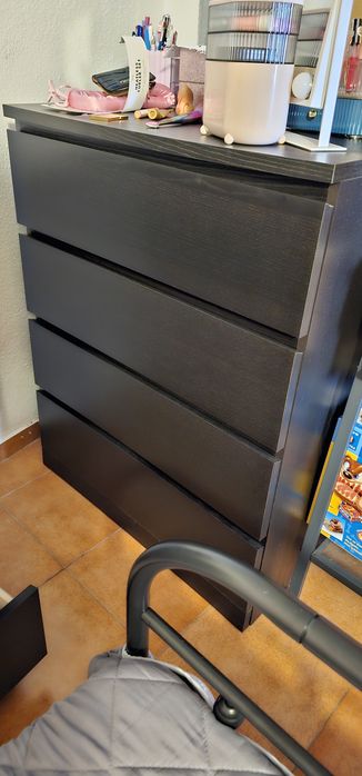 Comoda Malm ikea 4 gavetas como nova