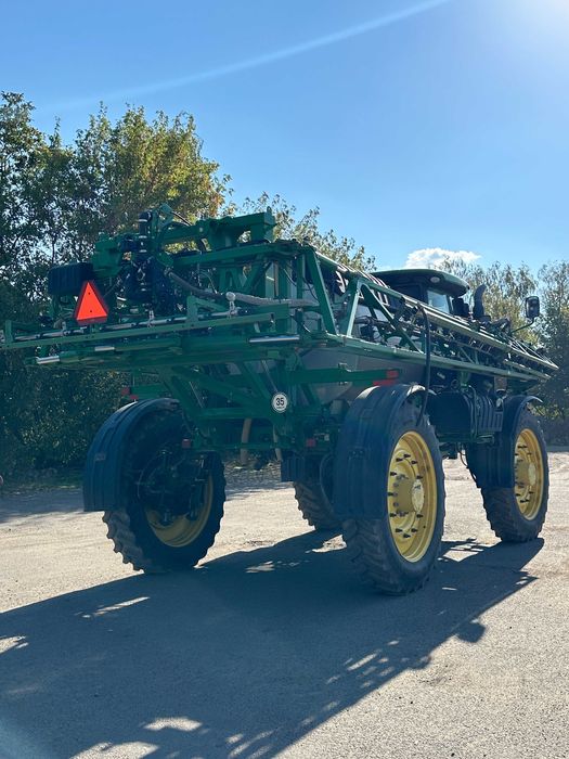Самохідний оприскувач John Deere R4045