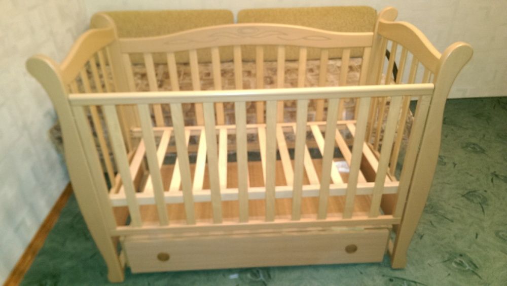 Дитяче ліжечко-маятник з шухлядою